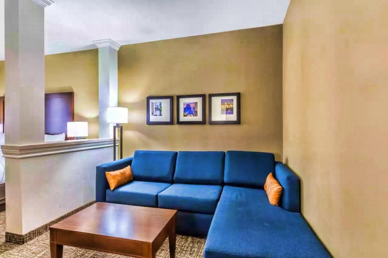 Comfort Suites Houston I45 North Экстерьер фото